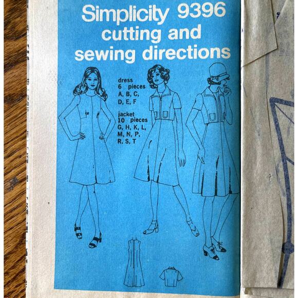UNCUT Vintage 1970s Simplicity 9396 Sewing Pattern Size XXS Flowy Dress & Jacket - Picture 2 of 4